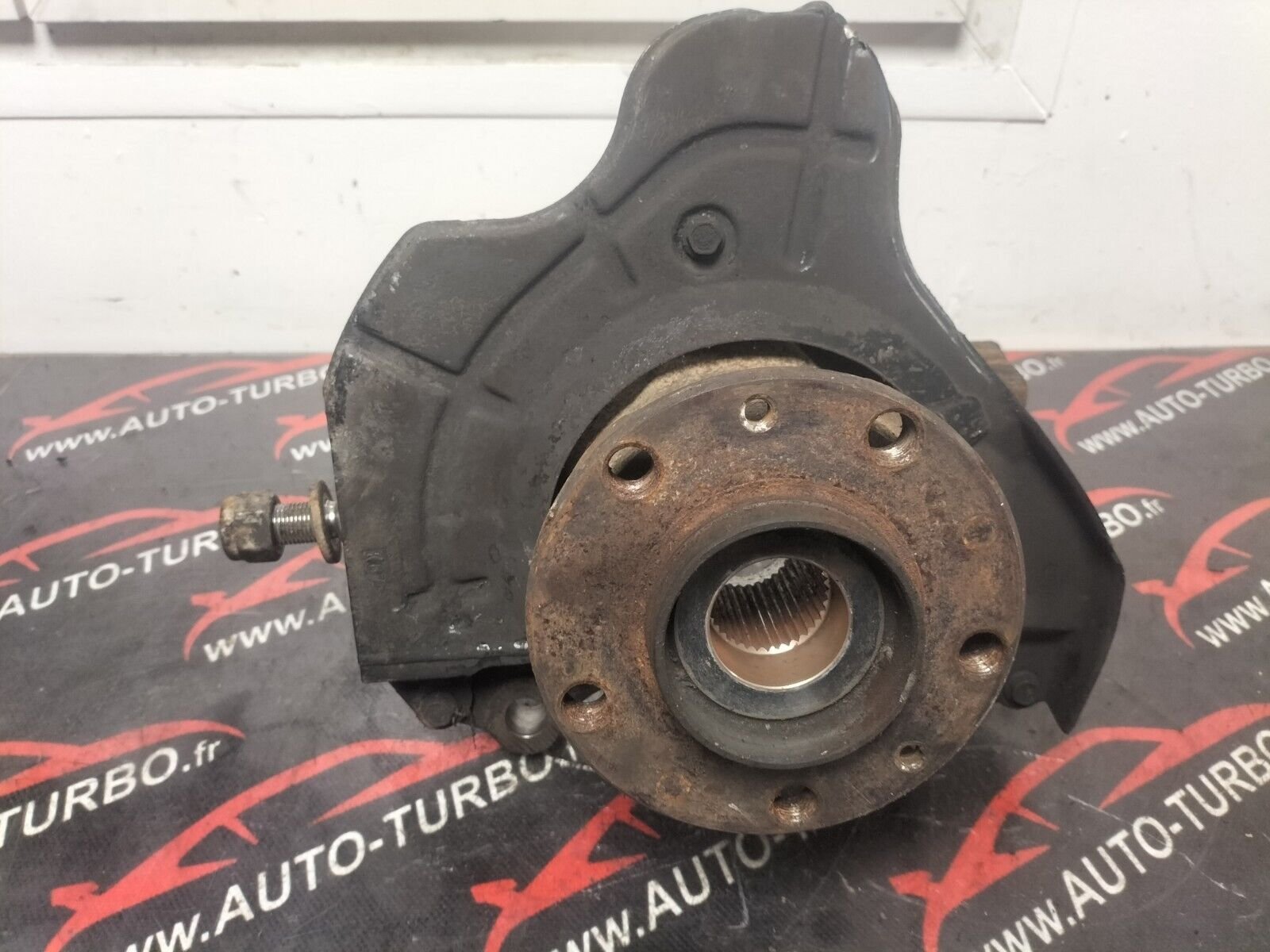 MOYEU DE ROUE AVANT DROITE PEUGEOT BOXER CITROEN JUMPER 2.2 HDI