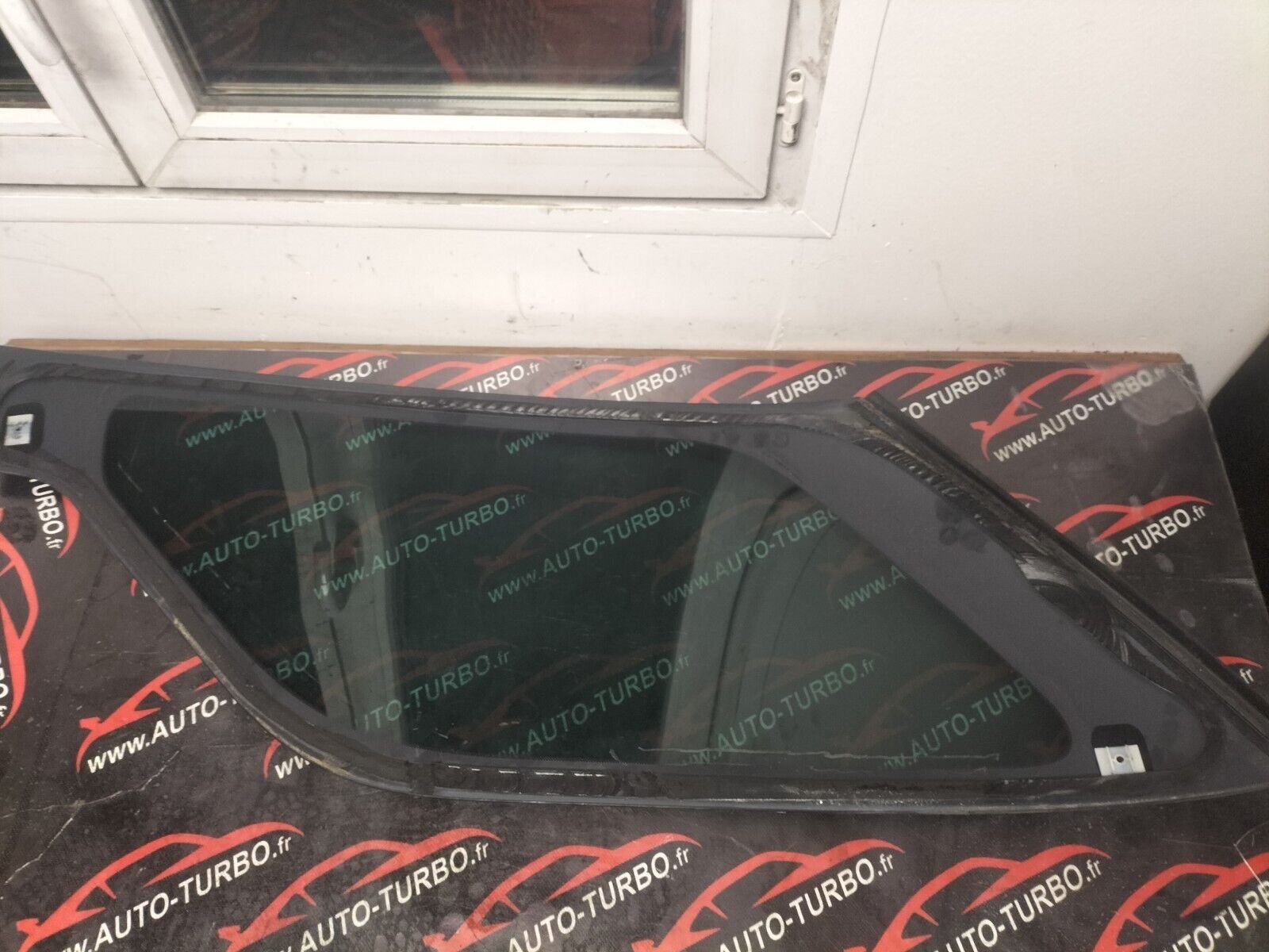 GLACE/VITRE ARRIERE GAUCHE NOIR CITROEN DS3 1.6 THP 156 CH