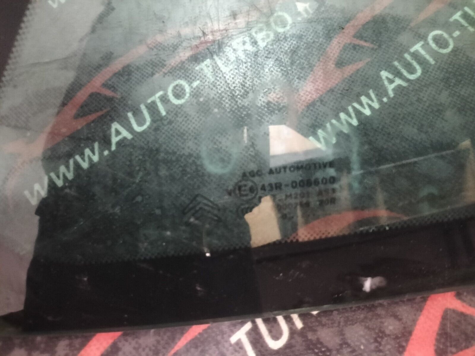 GLACE/VITRE ARRIERE GAUCHE NOIR CITROEN DS3 1.6 THP 156 CH