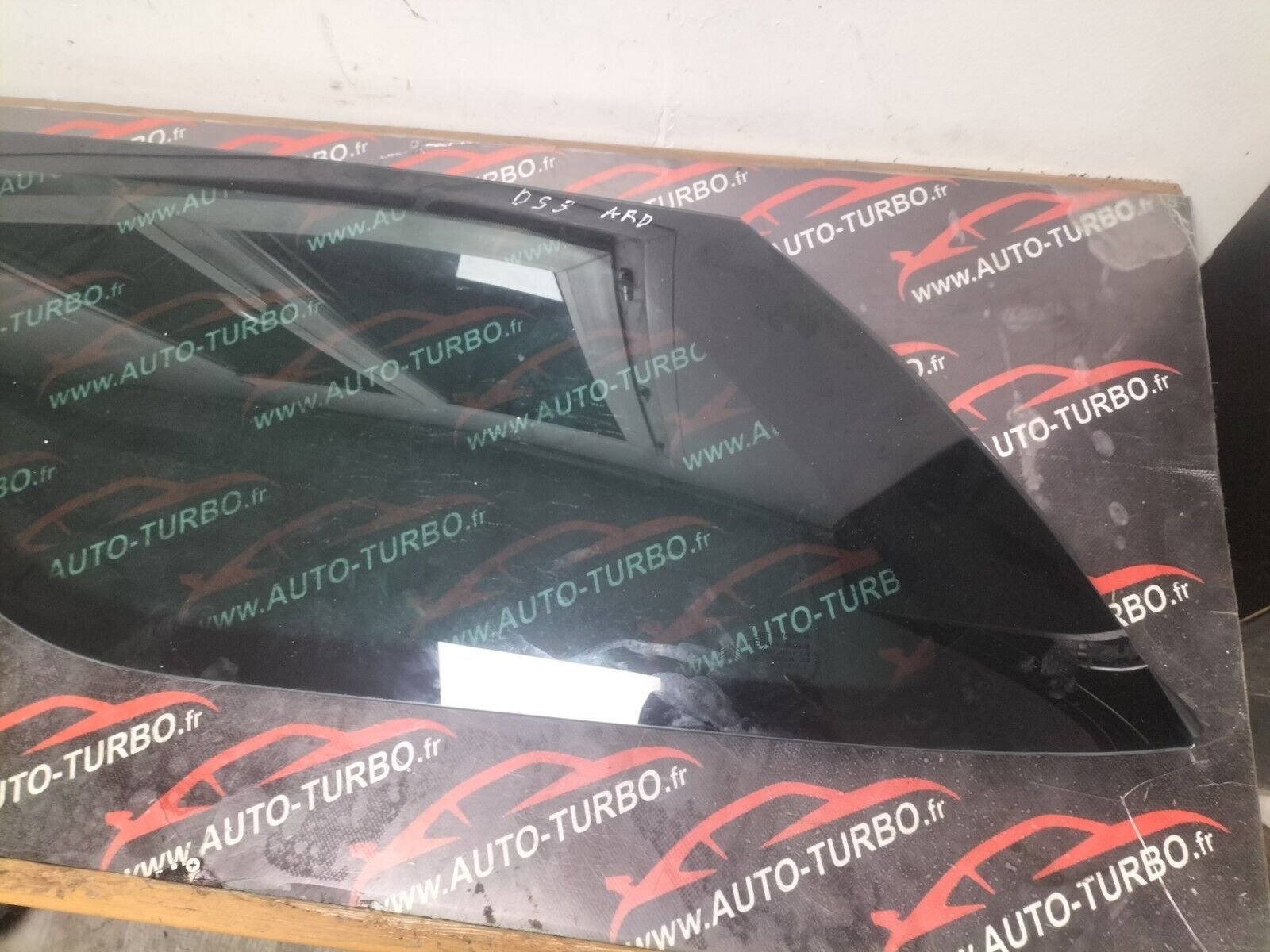 GLACE/VITRE ARRIERE DROITE NOIR CITROEN DS3 1.6 THP 156 CH