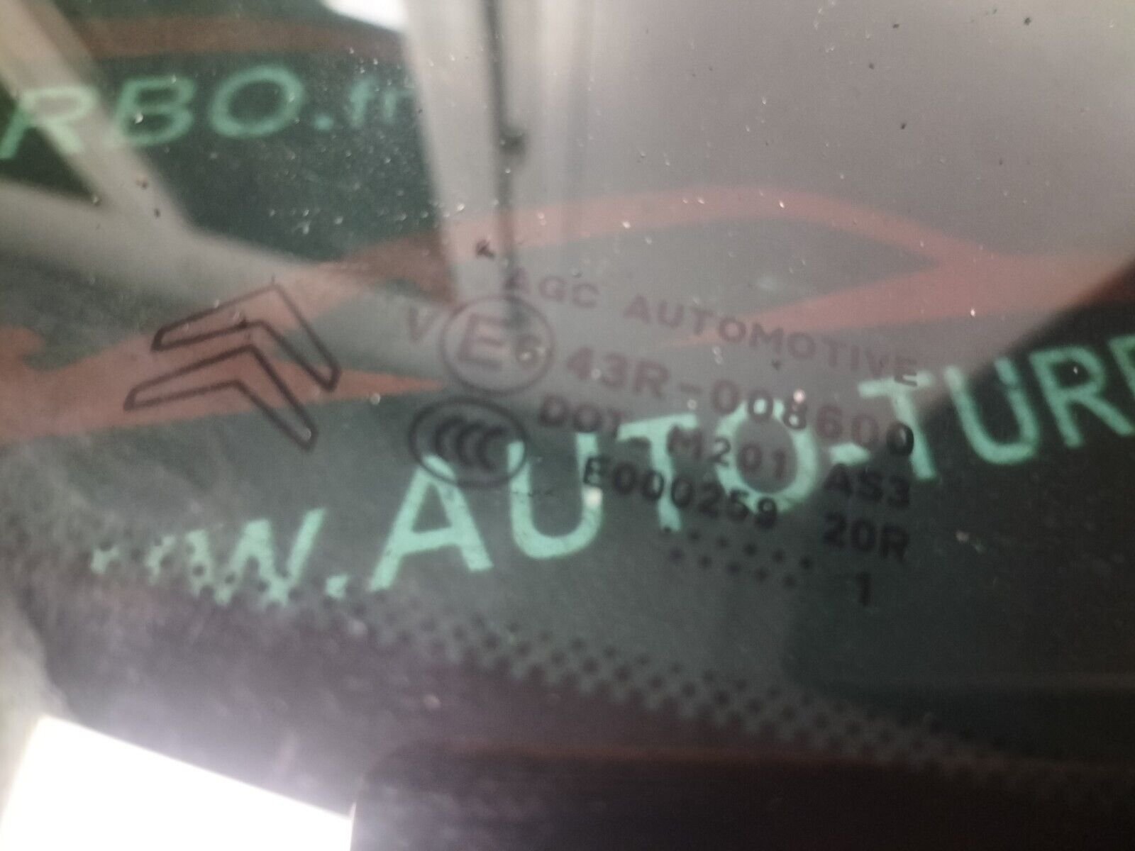 GLACE/VITRE ARRIERE DROITE NOIR CITROEN DS3 1.6 THP 156 CH