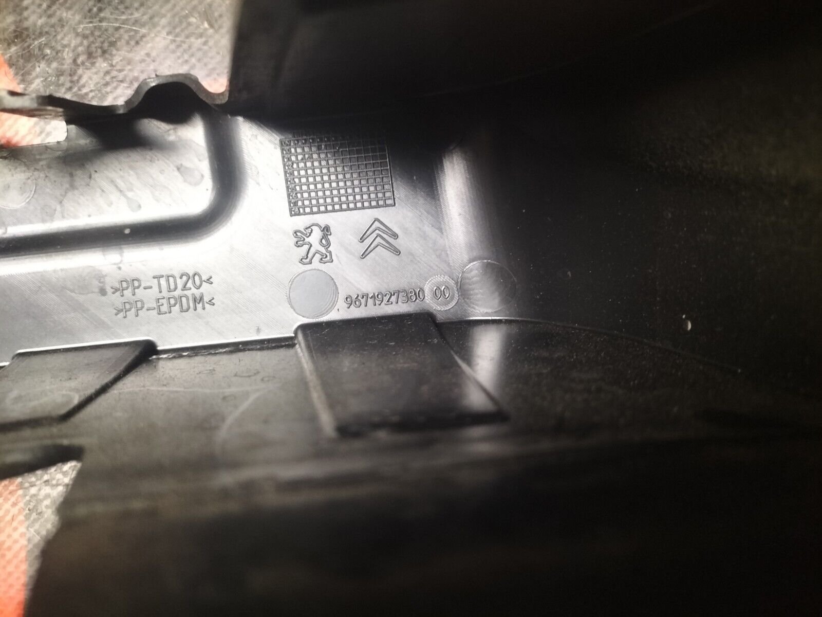 CACHE DE PROTECTION CALCULATEUR  CITROEN DS3 1.6 THP 156 CH 9671927380