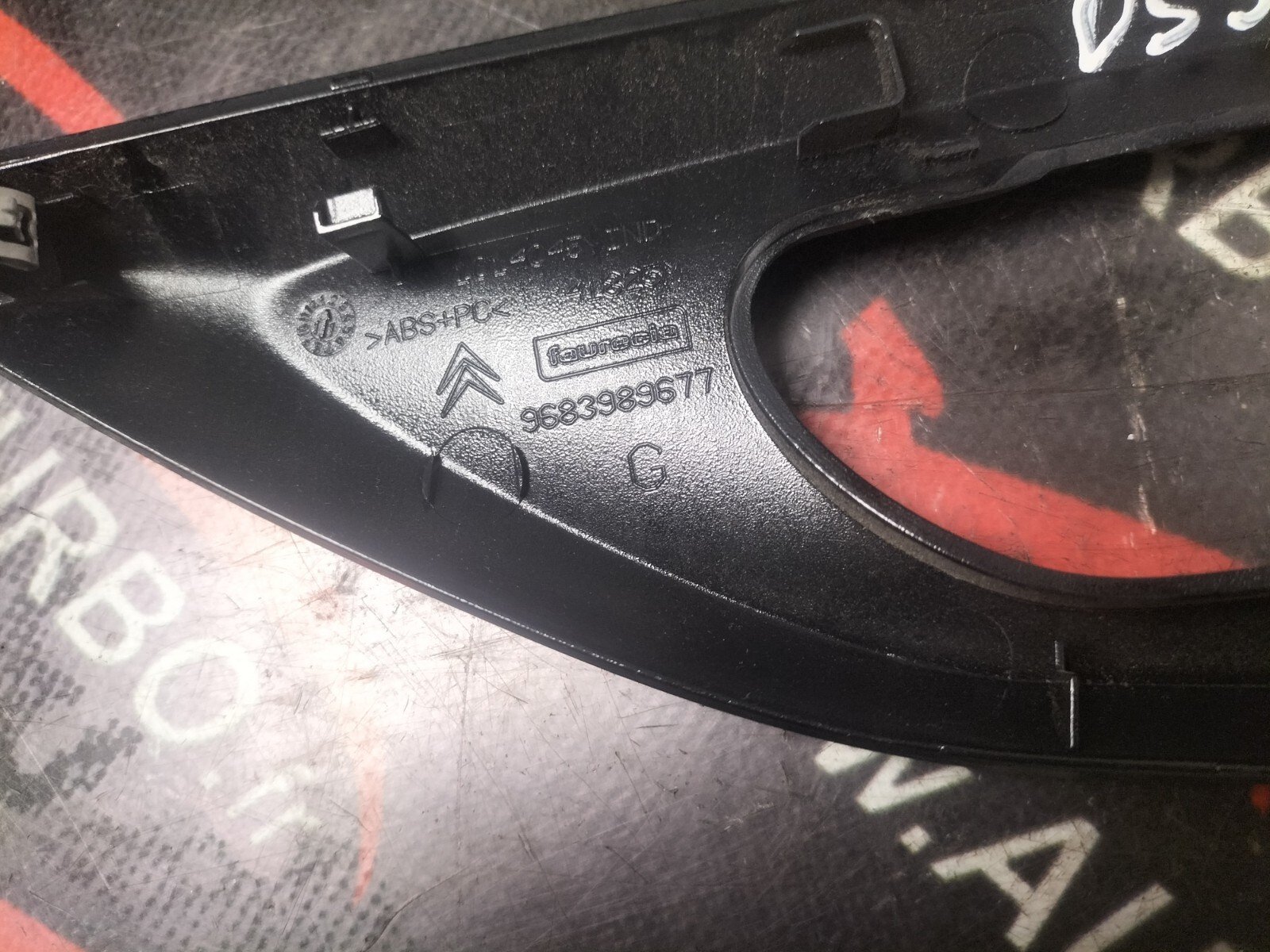 GARNITURE POIGNEE DE PORTE AVANT GAUCHE CITROEN DS3 1.6 THP 156 CH 9683989677