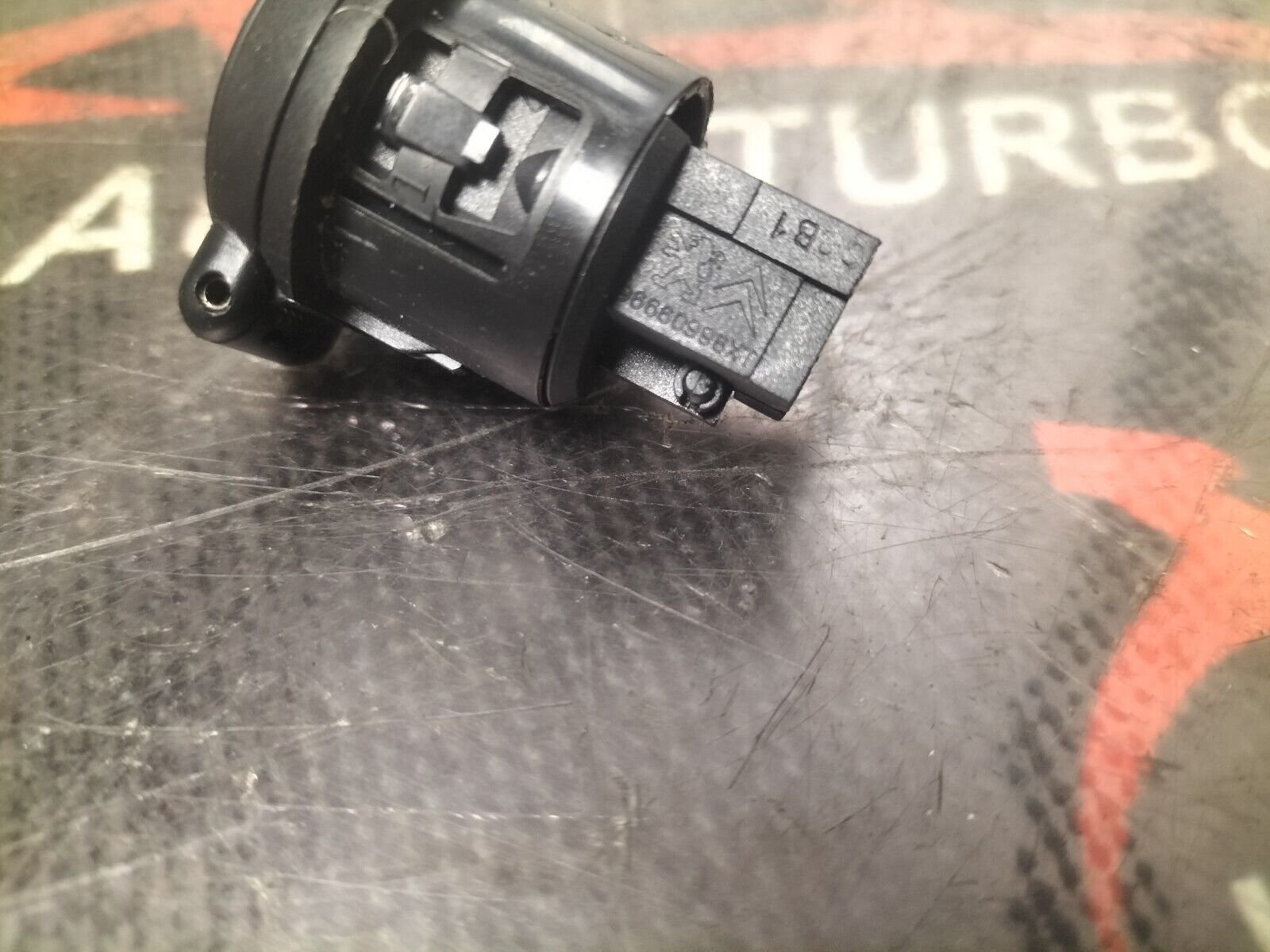 PORT ENTREE AUX  CITROEN DS3 1.6 THP 156 CH 96660998XT