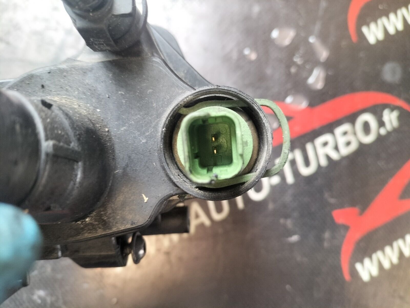 BOITIER THERMOSTAT  PEUGEOT CITROEN  1.6 HDI 9647767180