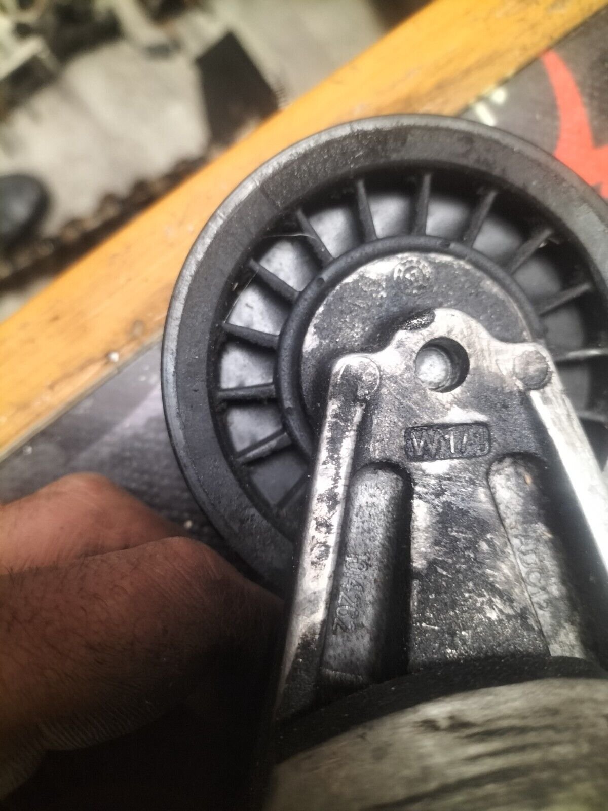 GALET POULIES TENDEUR  FORD C MAX 1.8 TDCI 115 CH KKDA