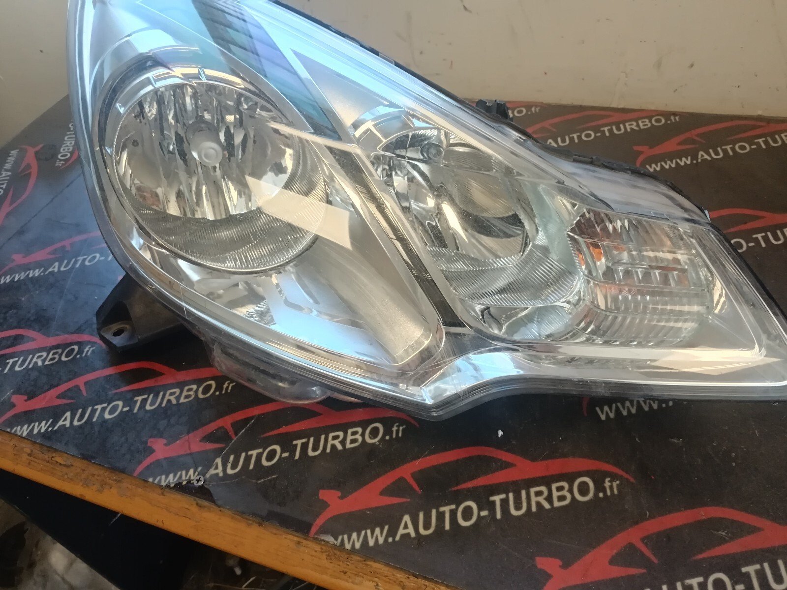 PHARE AVANT DROITE CITROEN DS3 9673814580-00