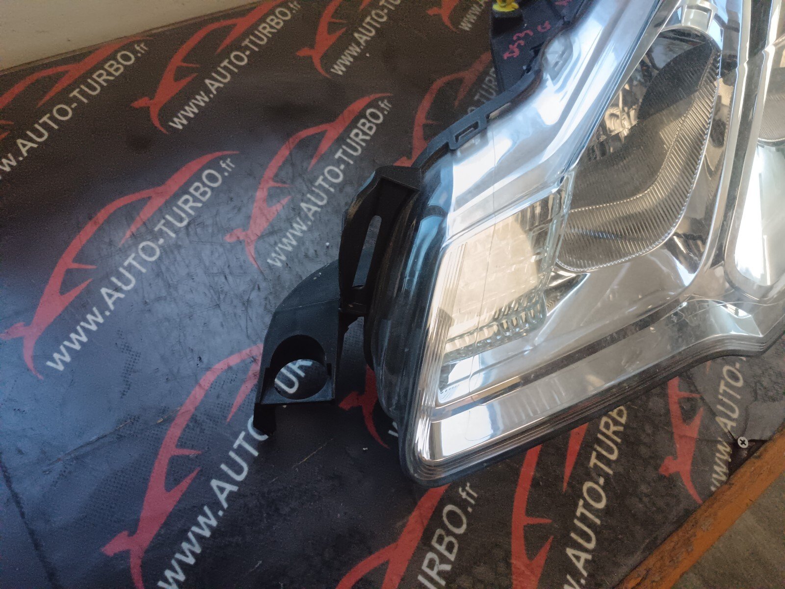 PHARE AVANT GAUCHE CITROEN DS3 9673815180-00