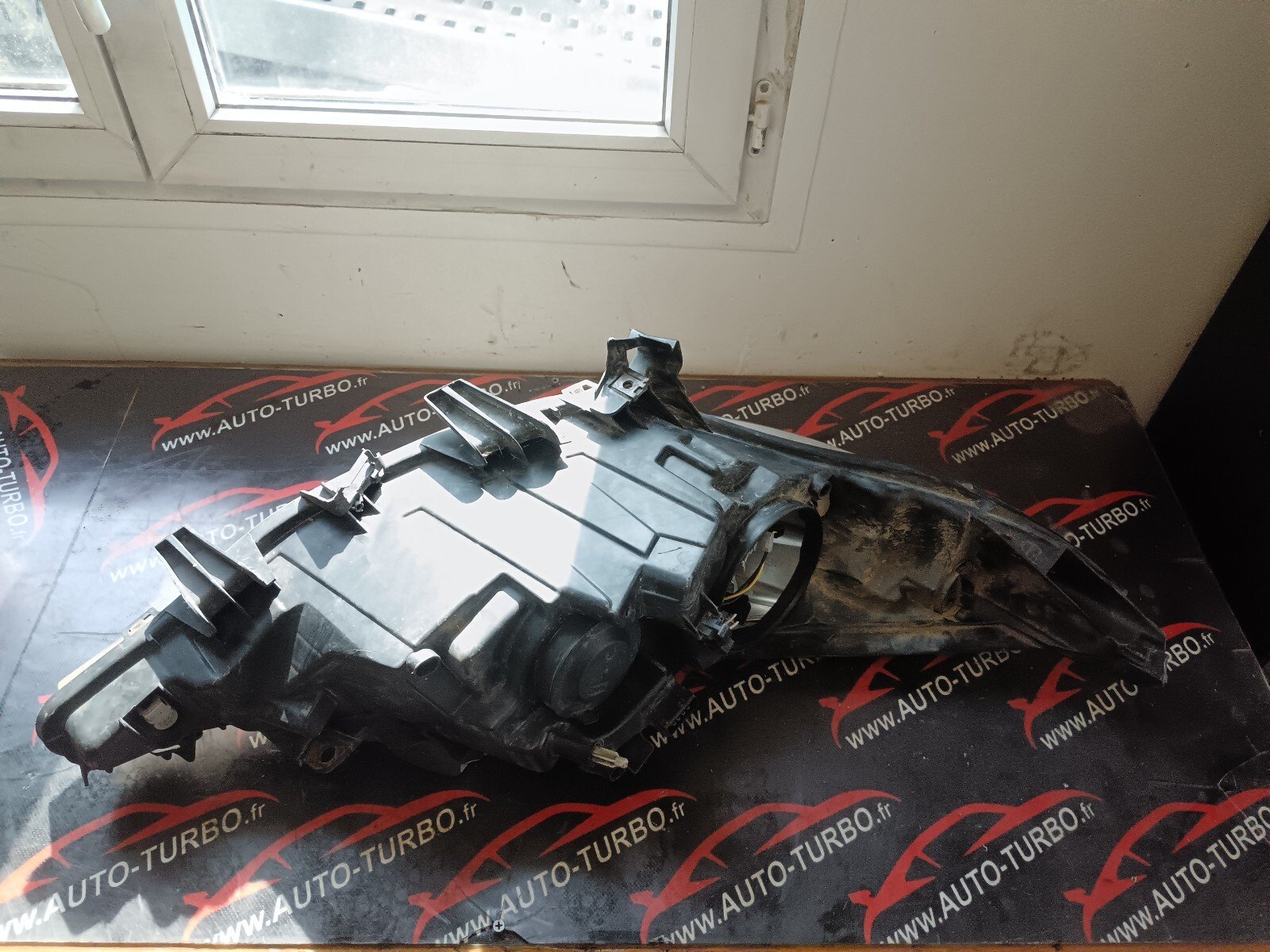 PHARE AVANT  GAUCHE    PEUGEOT 207 9683683680