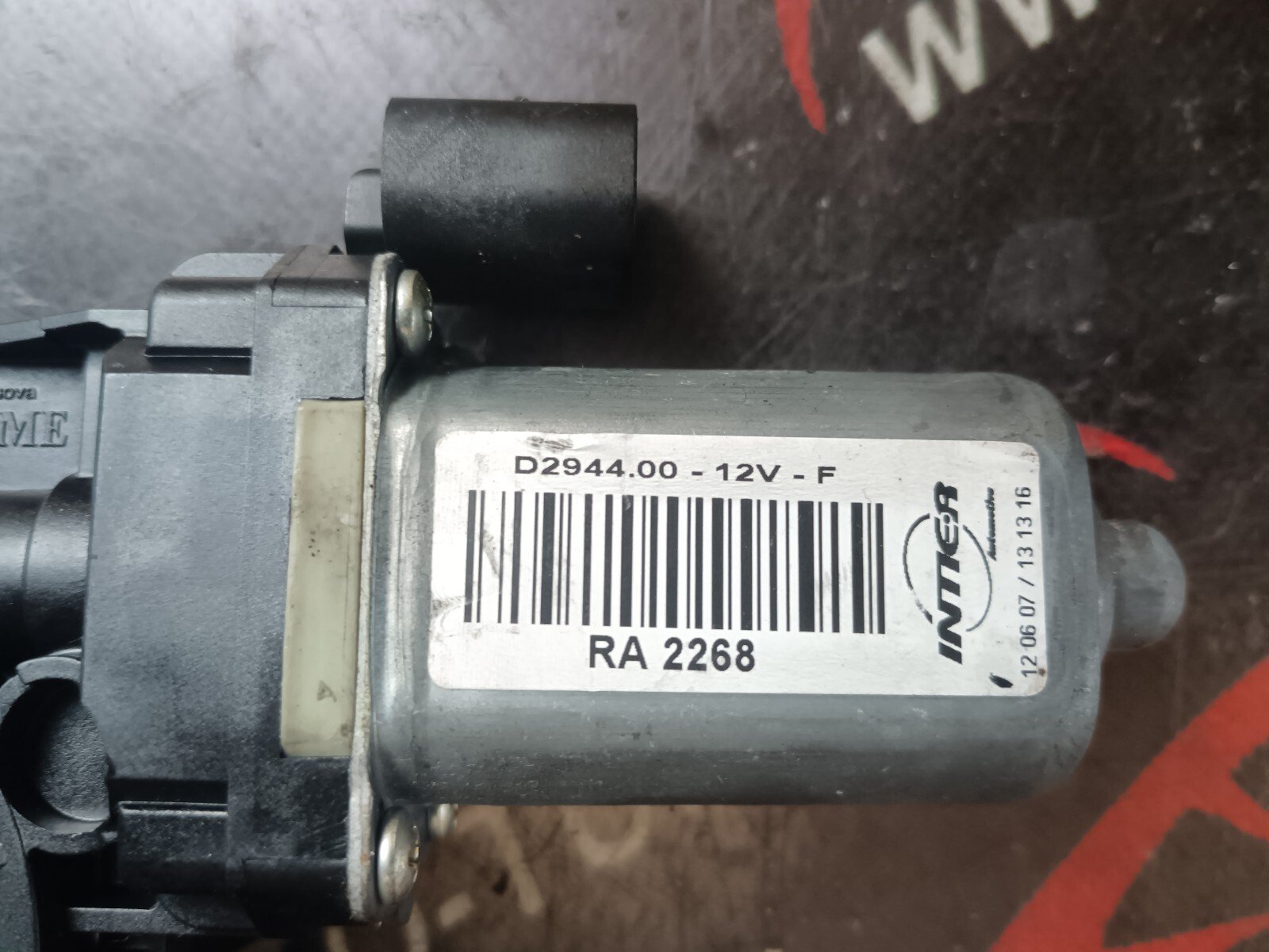 MOTEUR LEVE VITRE ARRIERE GAUCHE     ALFA ROMEO 159 2.4 JTD TI D2944.00