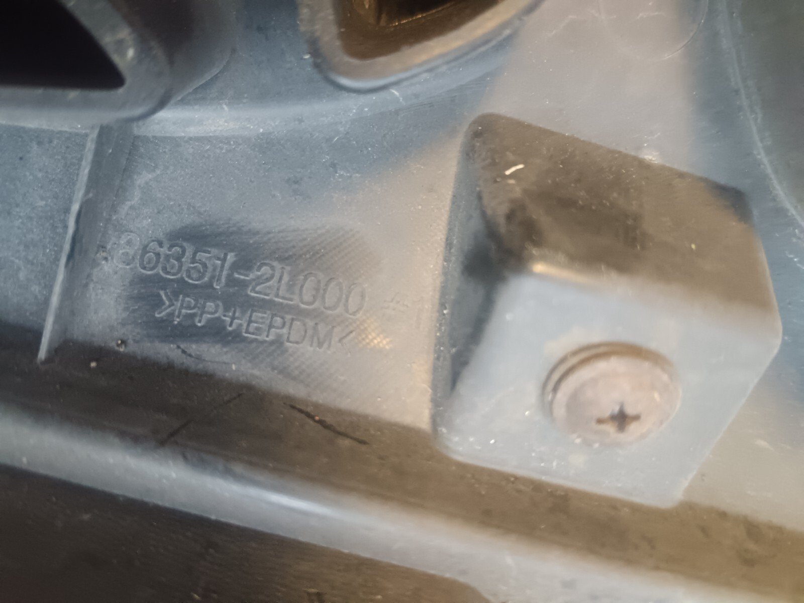 CALANDRE HYUNDAI I30 863512L000