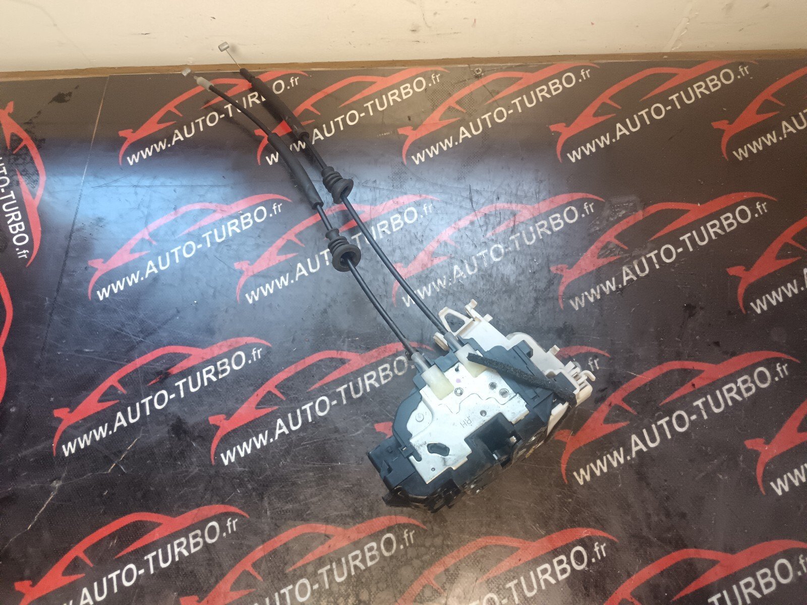 SERRURE DE PORTE AVANT DROITE HYUNDAI I30 813202L030