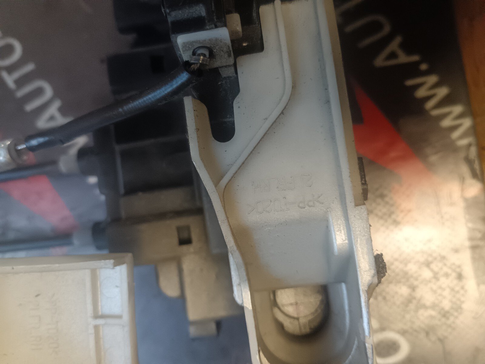 SERRURE DE PORTE AVANT DROITE HYUNDAI I30 813202L030