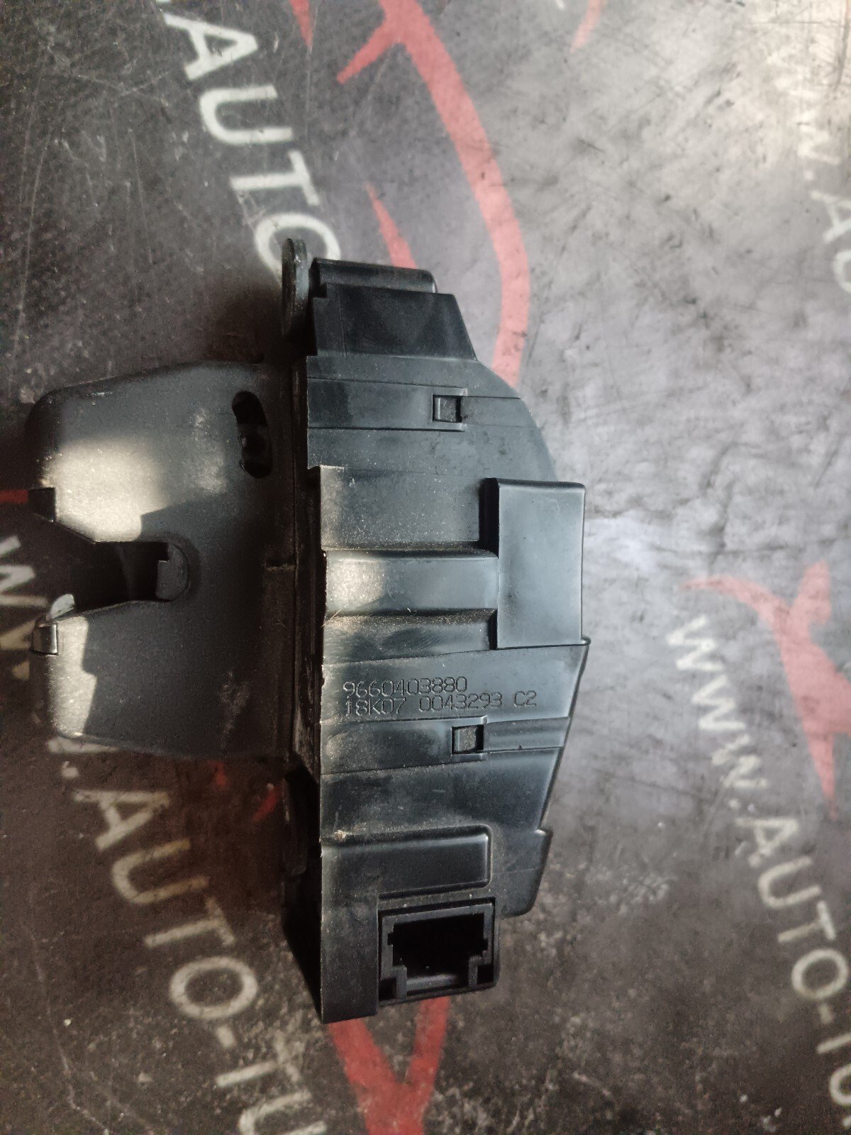 SERRURE DE COFFRE   PEUGEOT 308 I 9660403880