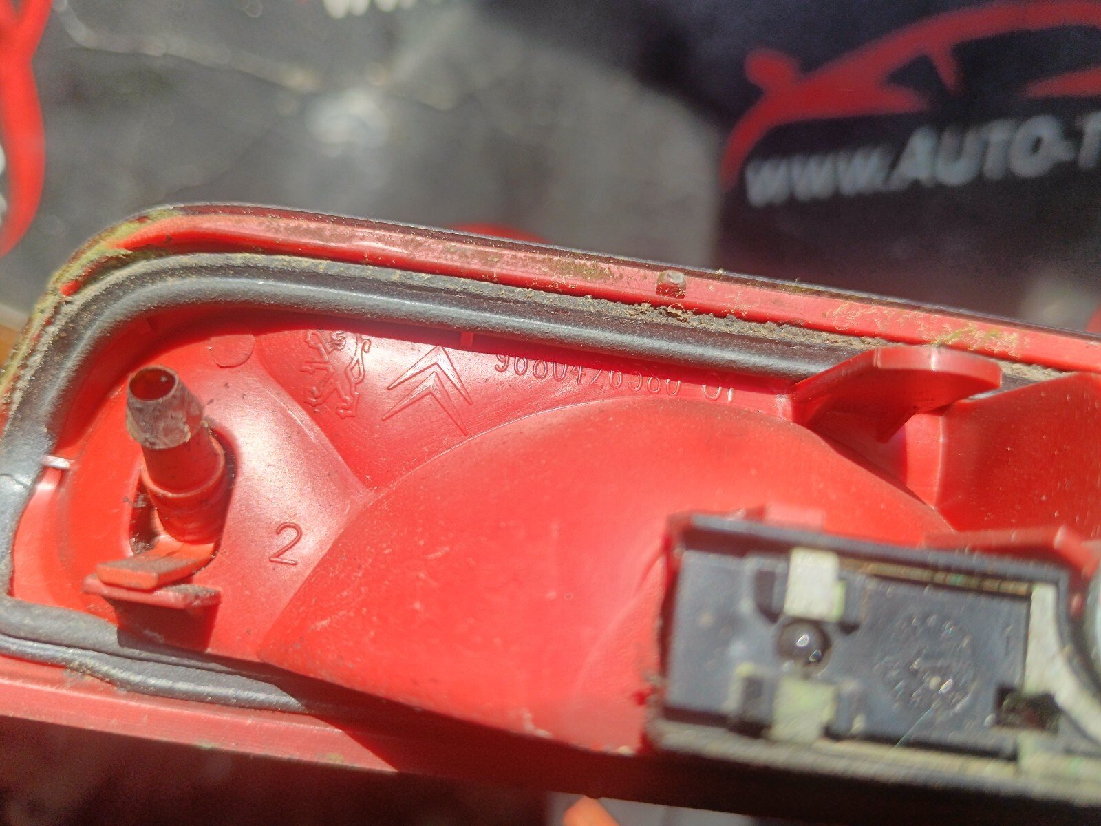 FEU STOP DE HAYON DE COFFRE  PEUGEOT 308 I 9680426580