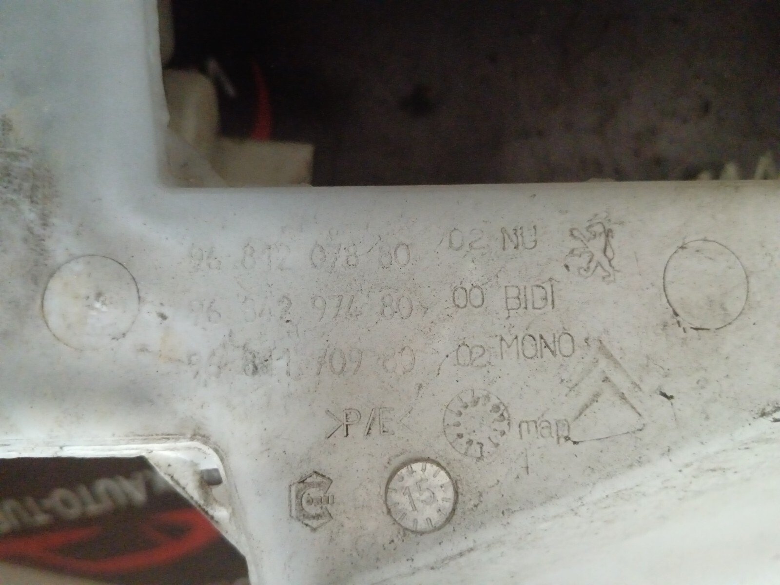 RESERVOIR LAVE GLACE  PEUGEOT 308 I 1.6 HDI 90 CH 9681207880