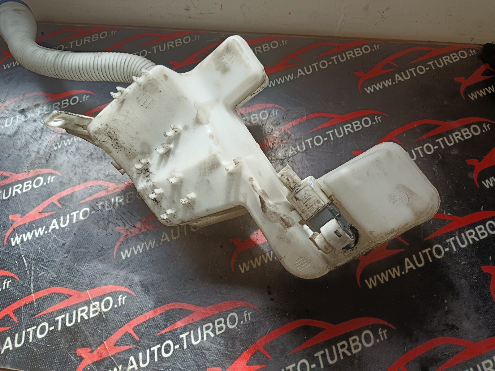 RESERVOIR LAVE GLACE  PEUGEOT 308 I 1.6 HDI 90 CH 9681207880