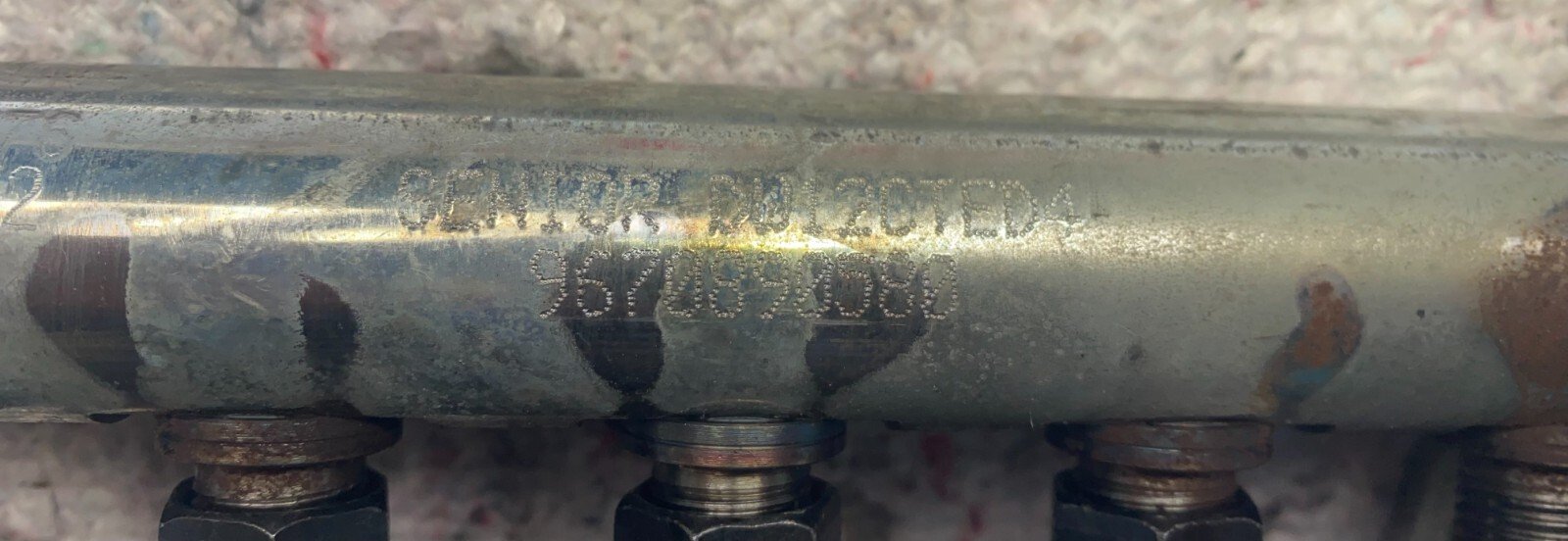 9670890580 RAMPE D´INJECTEUR / LR001325 / 5505687 POUR LAND ROVER